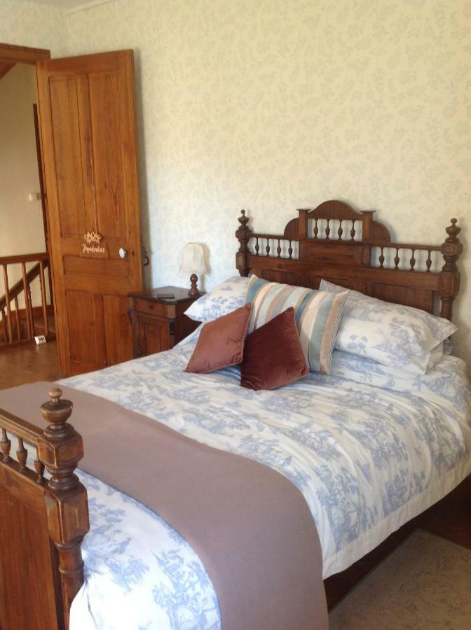 Maison Lacoste Bed & Breakfast Campan